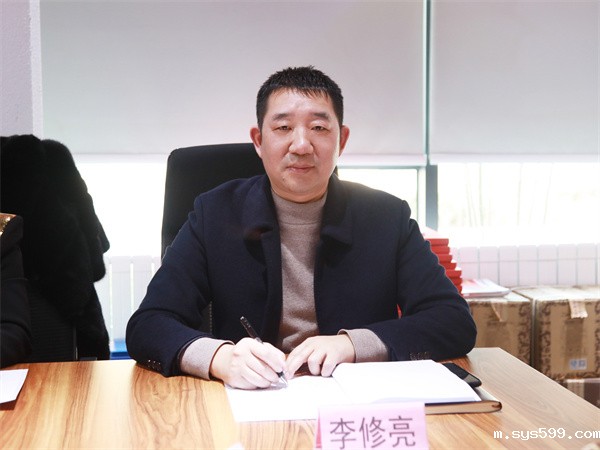 2L8A2003.jpg 2L8A2003.jpg