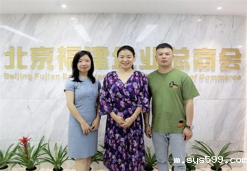 常务副会长李京燕，副会长王小龙、祝昌权、蔡宜茗来到总商会值班