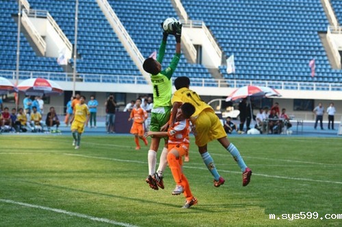2014年“王者陶瓷杯”全国青少年校园足球冠军杯总决赛举行