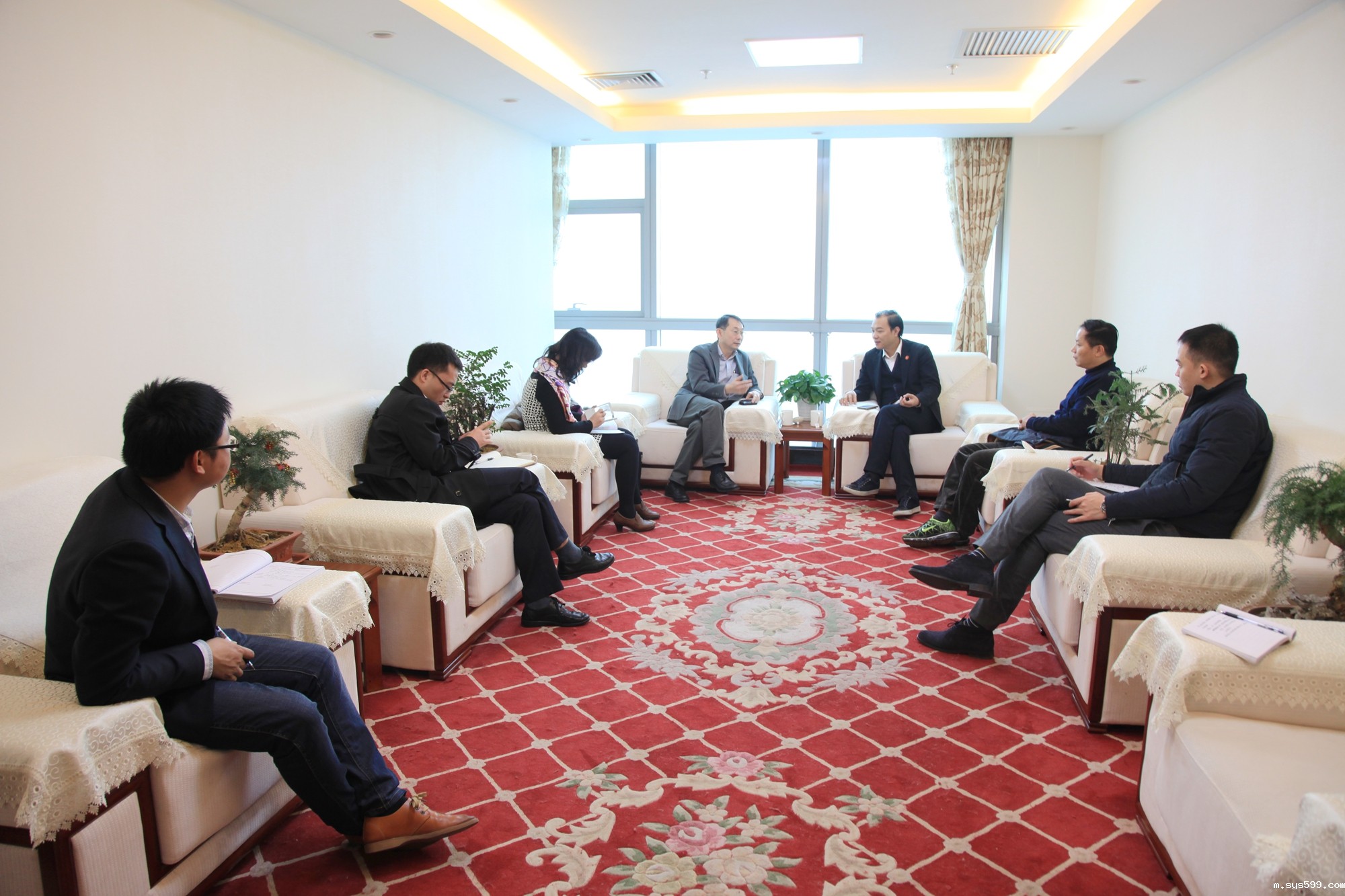 厦门市会议展览事务局副局长邱国跃一行到访bv伟德中文网