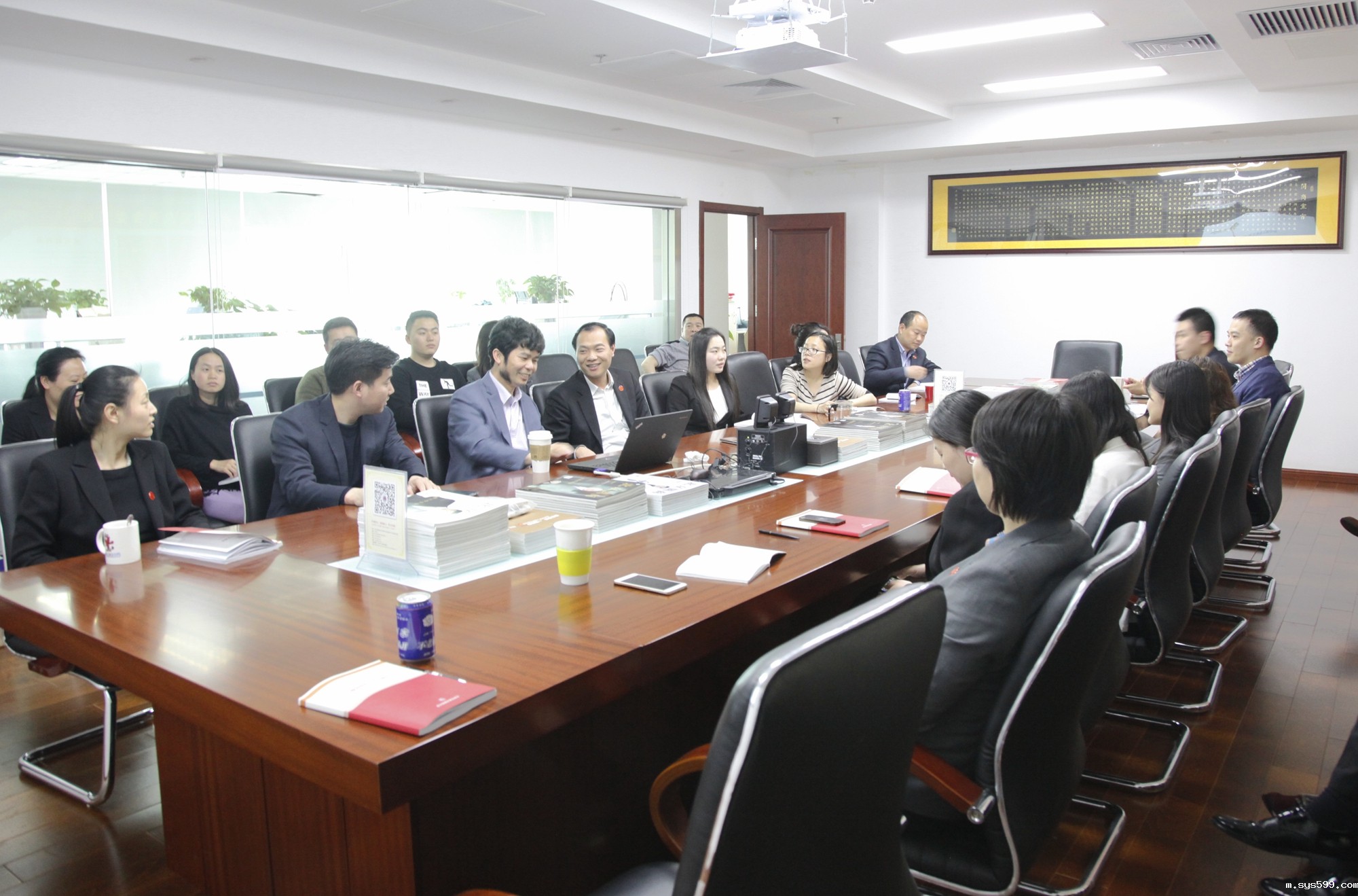 总商会顾问赖小荣为秘书处工作人员进行移动通信系统相关知识培训