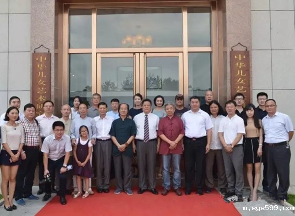 中华儿女艺术研究院落户副会长郑国辉企业单位旗下京作坊红木艺术馆