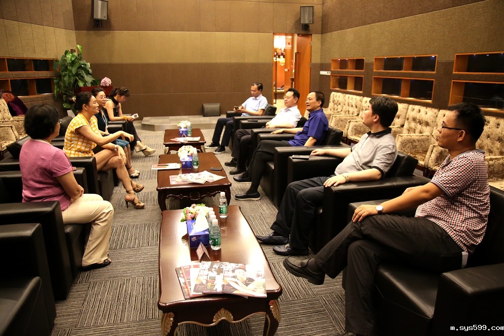 bv伟德中文网会长一行走访女企业家商会